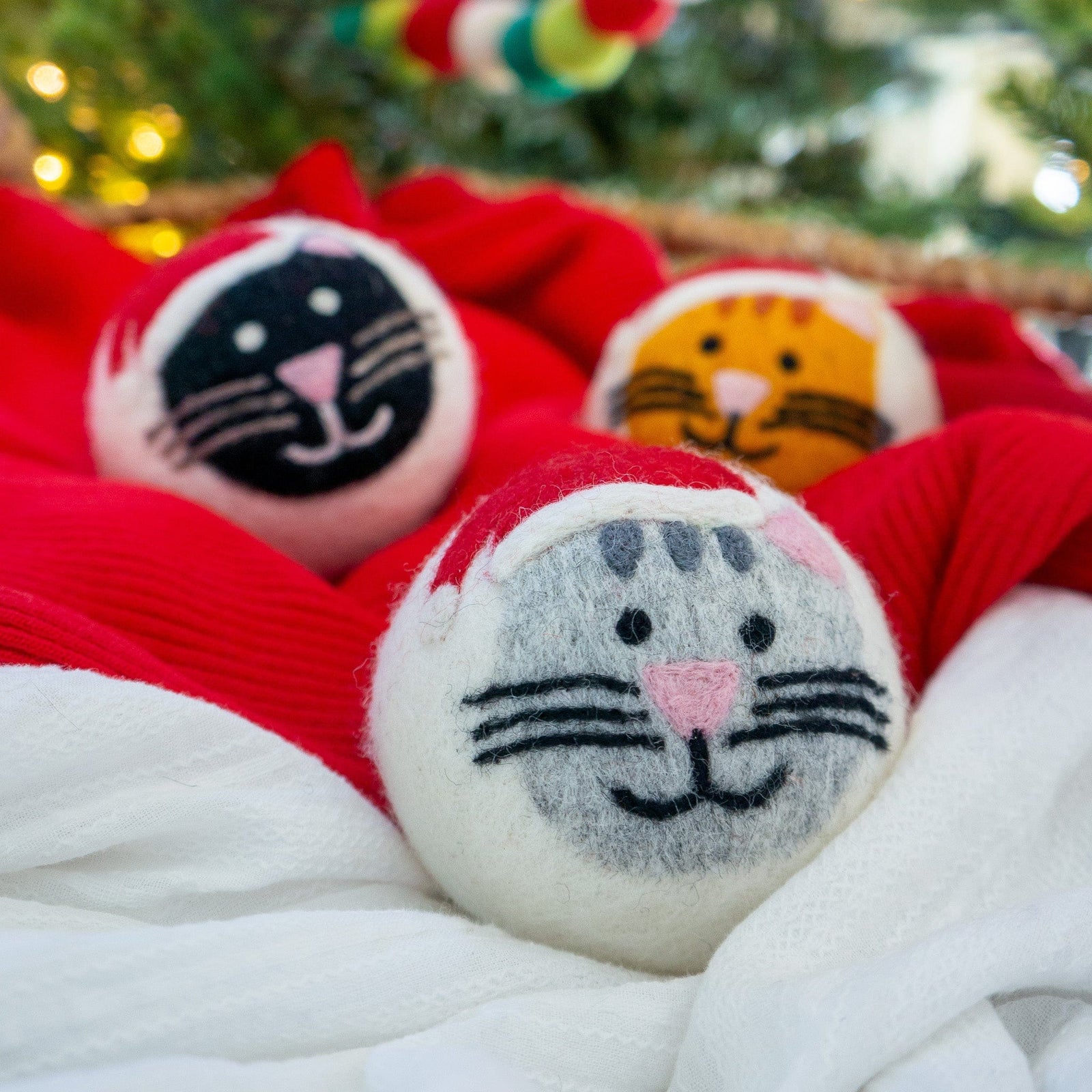 Friendsheep Eco Dryer Balls Jolly House Cats - Limited Santa's Hat Edition