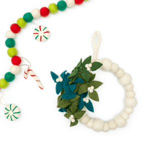 Friendsheep Wreath White Mistletoe White Berry Wreath - WHITE