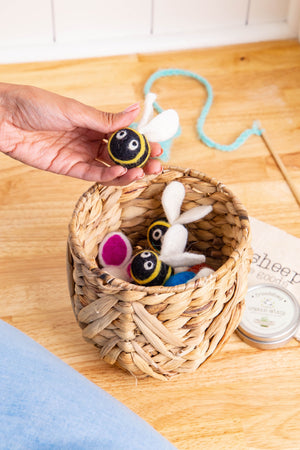 Friendsheep Sustainable Wool Goods Pet Toys Organic Catnip Tin