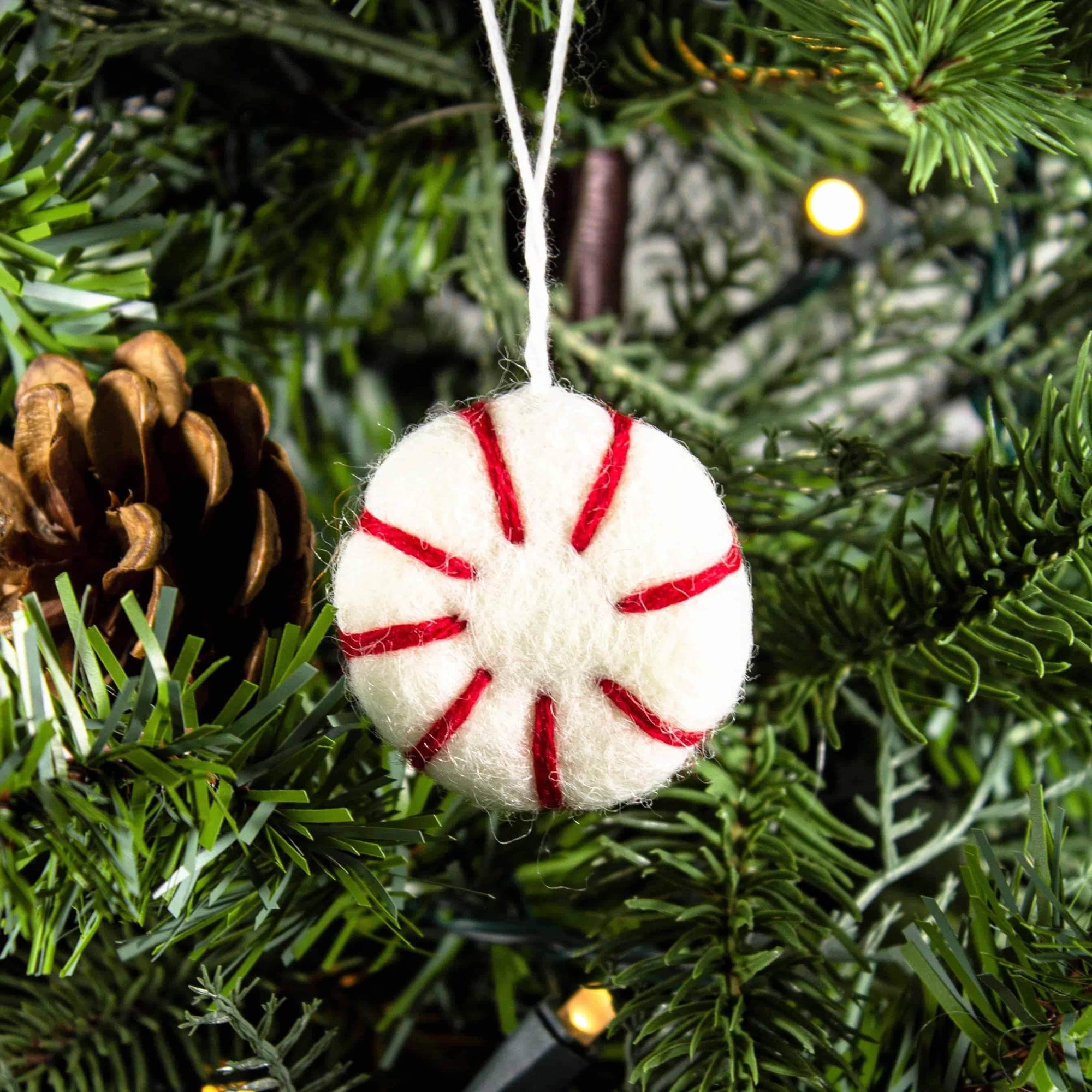Friendsheep Sustainable Wool Goods set of 6 Peppermint Eco Fresheners Ornaments - Whites - Set of 6