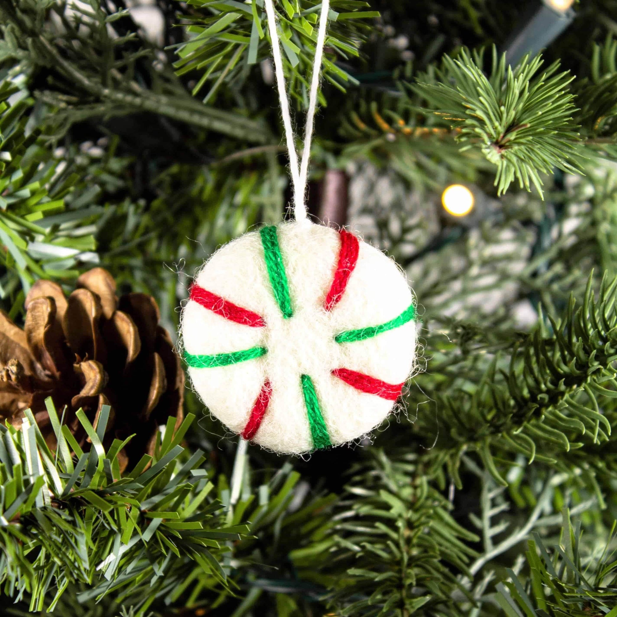 Friendsheep Sustainable Wool Goods set of 6 Peppermint Eco Fresheners Ornaments - Whites - Set of 6