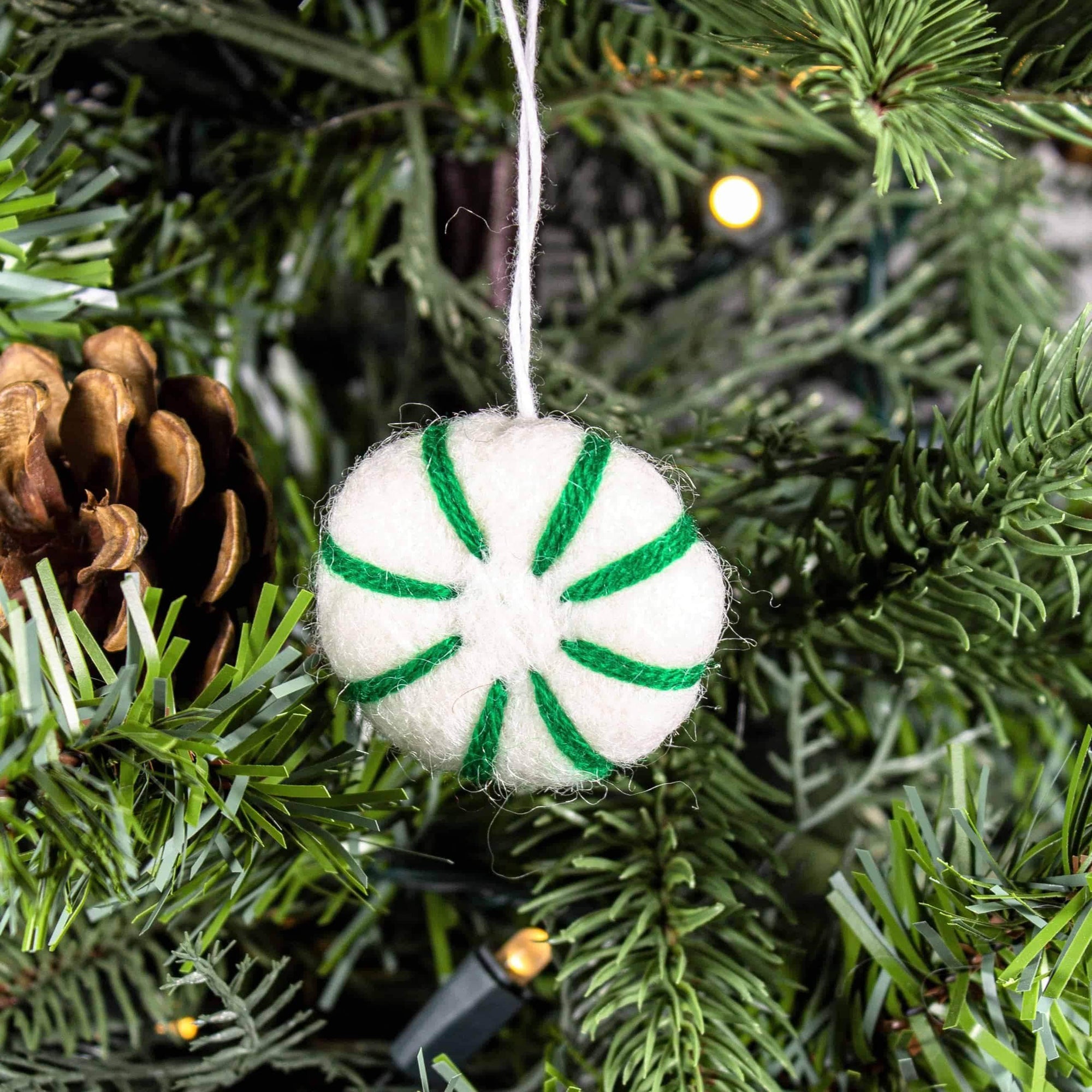 Friendsheep Sustainable Wool Goods set of 6 Peppermint Eco Fresheners Ornaments - Whites - Set of 6