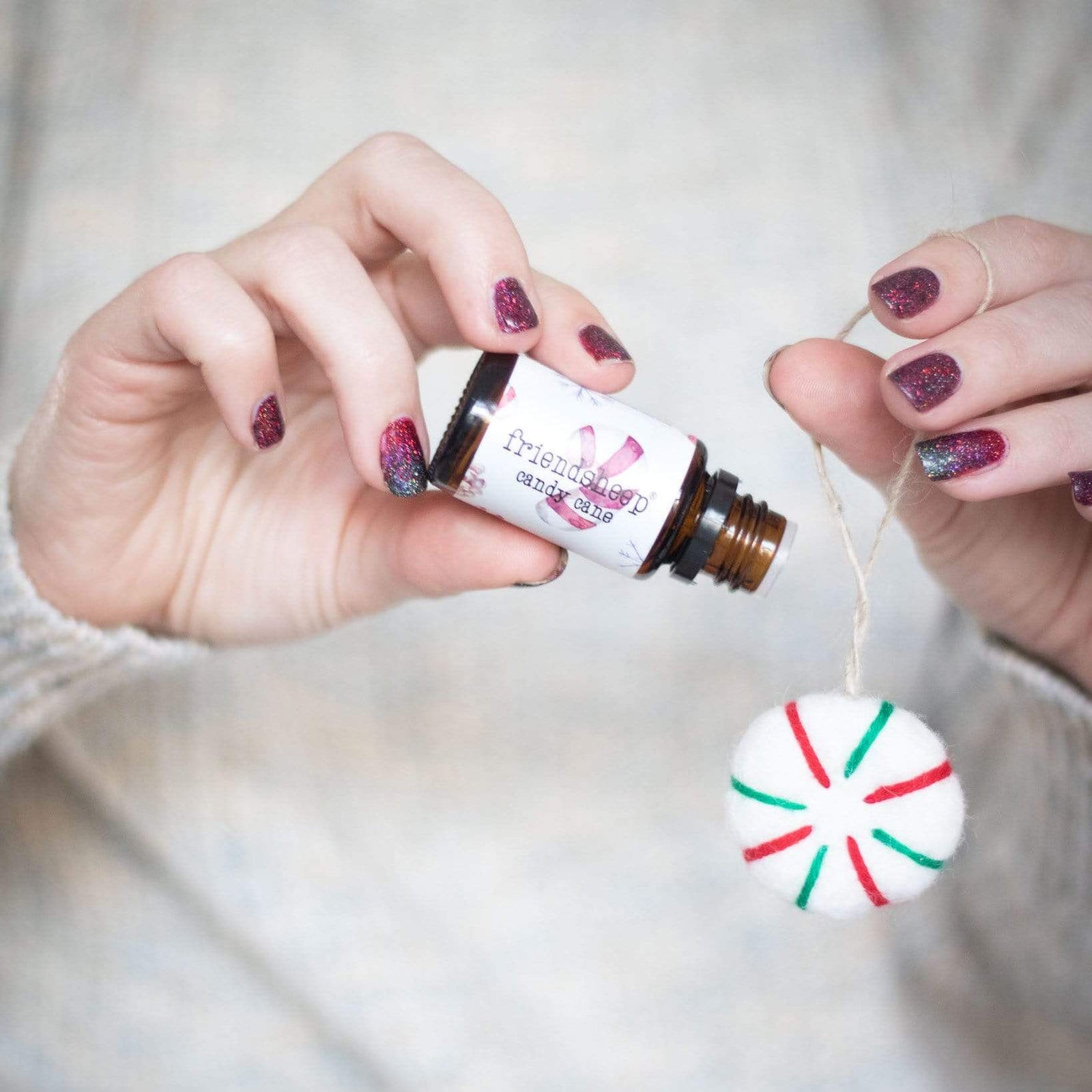 Friendsheep Sustainable Wool Goods set of 6 Peppermint Eco Fresheners Ornaments - Whites - Set of 6