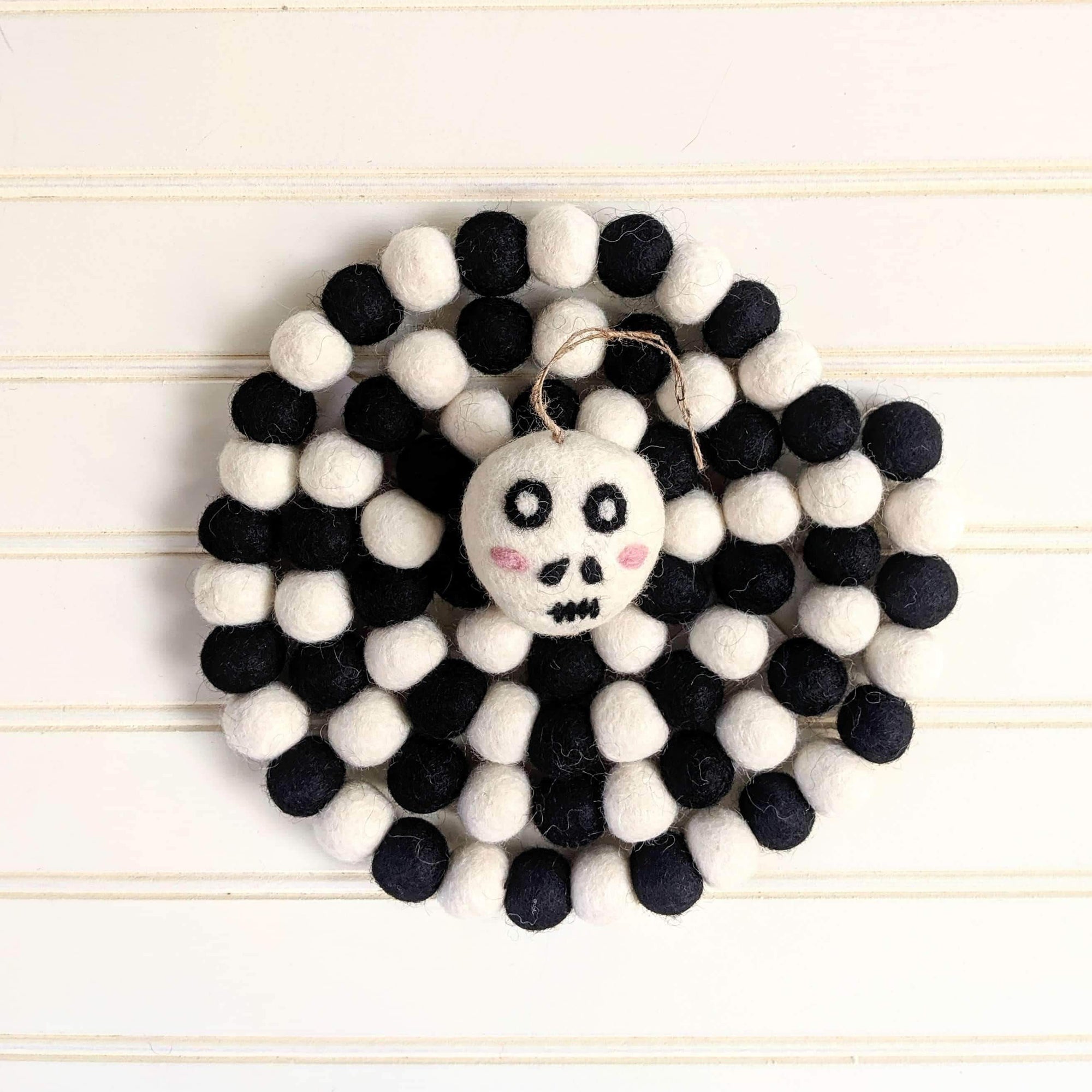 Friendsheep The Witch Is In - Eco Garland