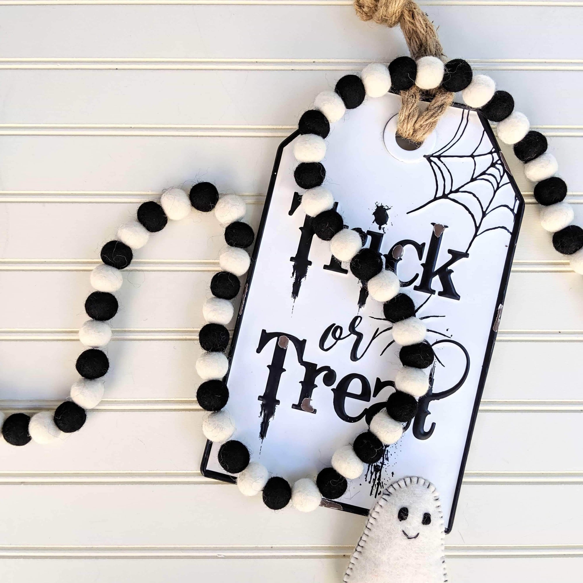 Friendsheep The Witch Is In - Eco Garland