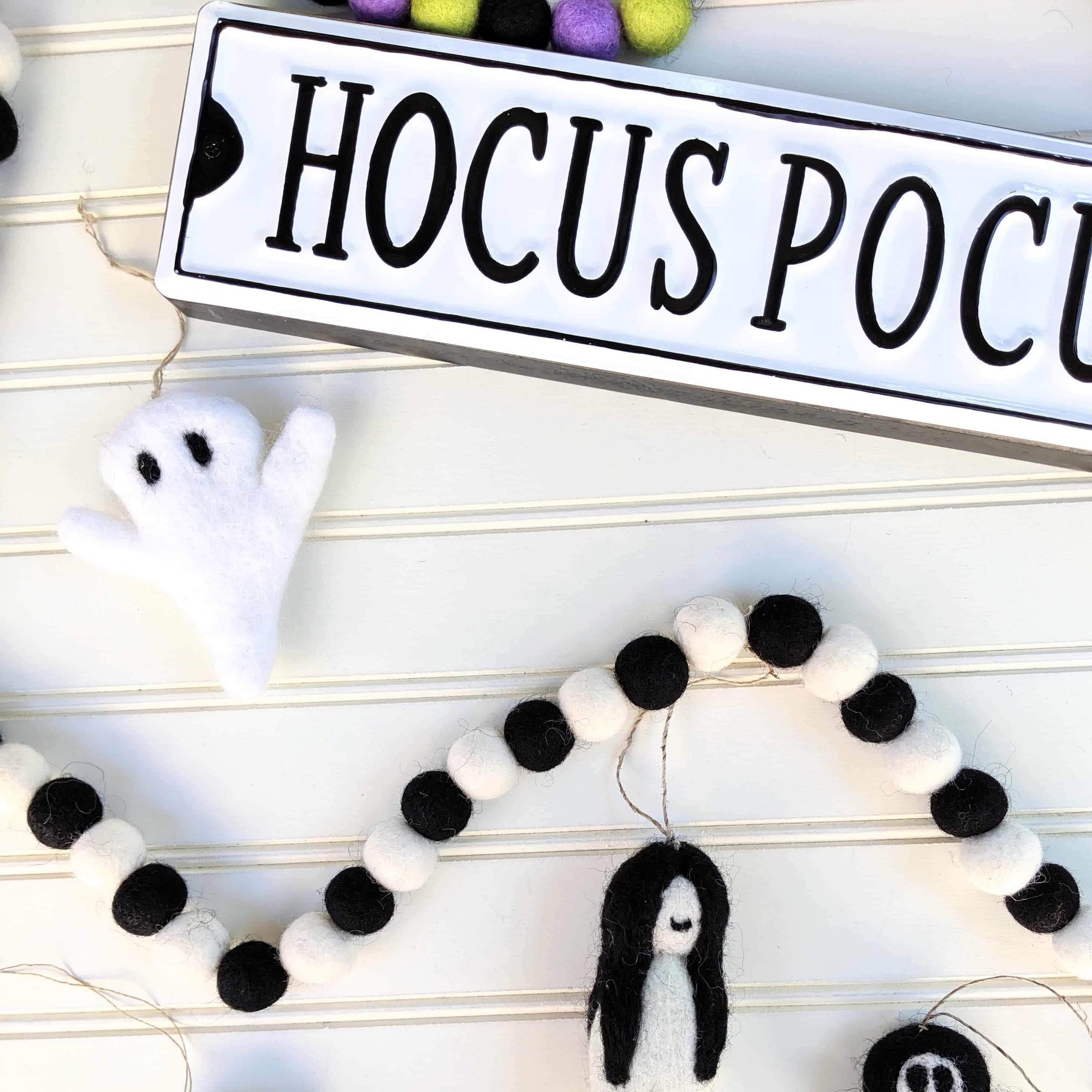 Friendsheep The Witch Is In - Eco Garland