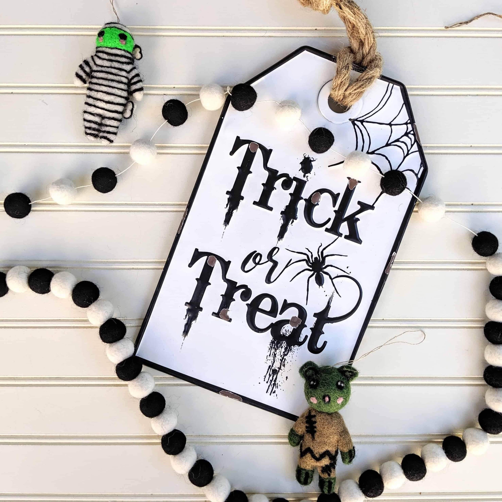 Friendsheep The Witch Is In - Eco Garland